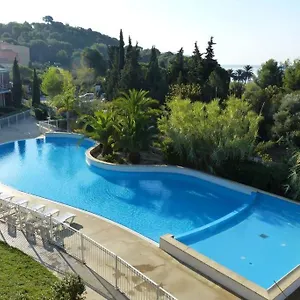 Superbe En Résidence Avec Piscine à 100 Mètres De La Mer. Appartement